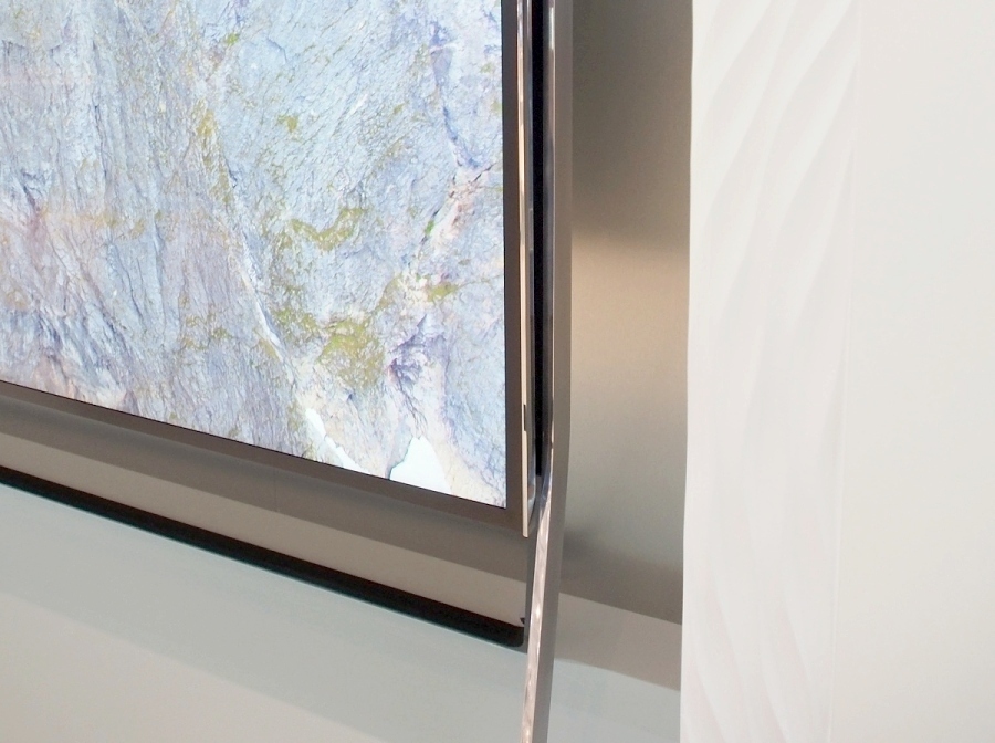 Samsung bendable UHD TV 105